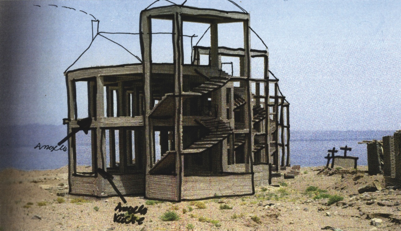 Ein Foto mit einem Steinhaus im Wüstensand mit Zeichnungen vervollständigt